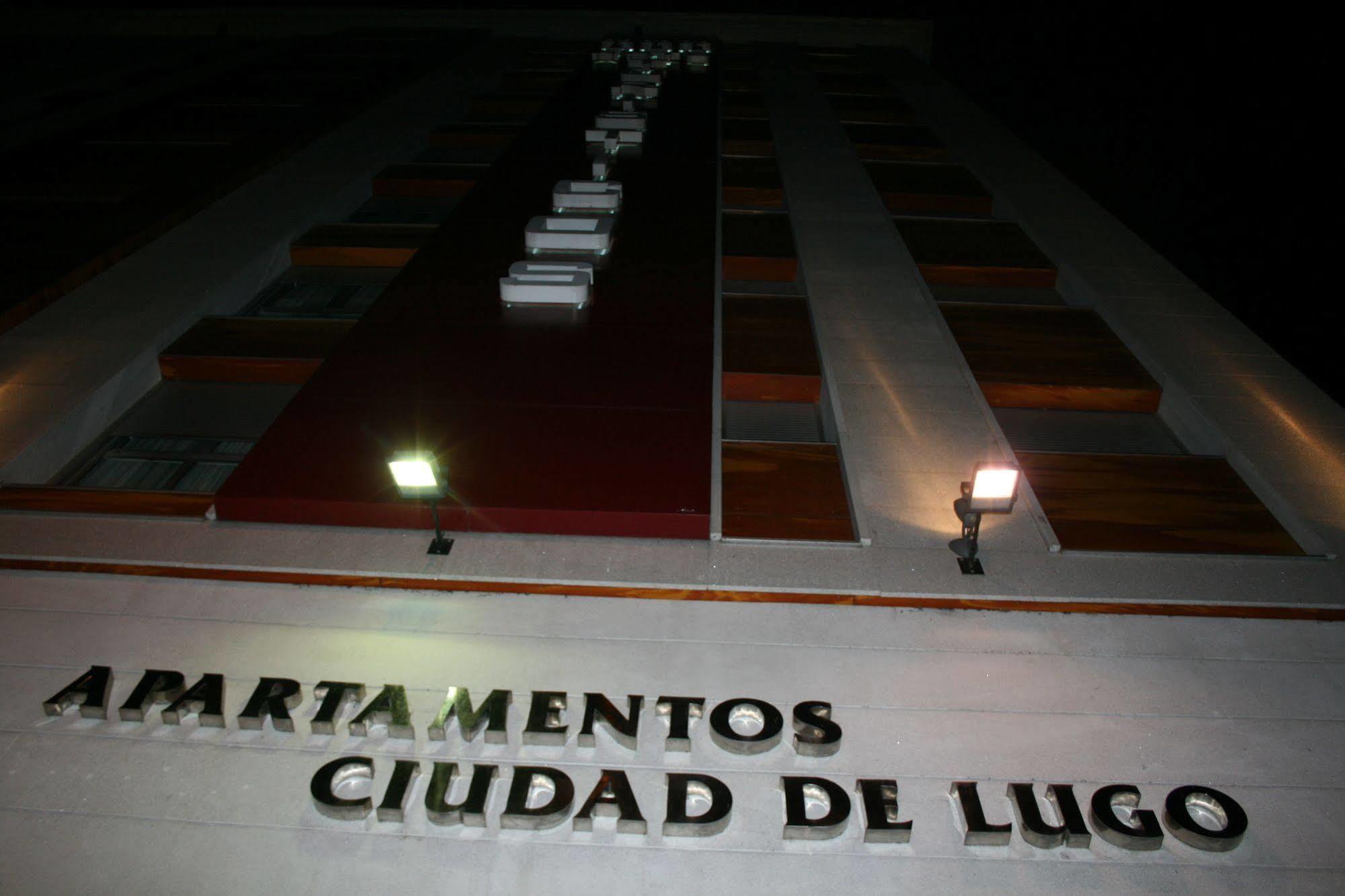 ホテル アパルトメントス シウダッド デ ルーゴ エクステリア 写真